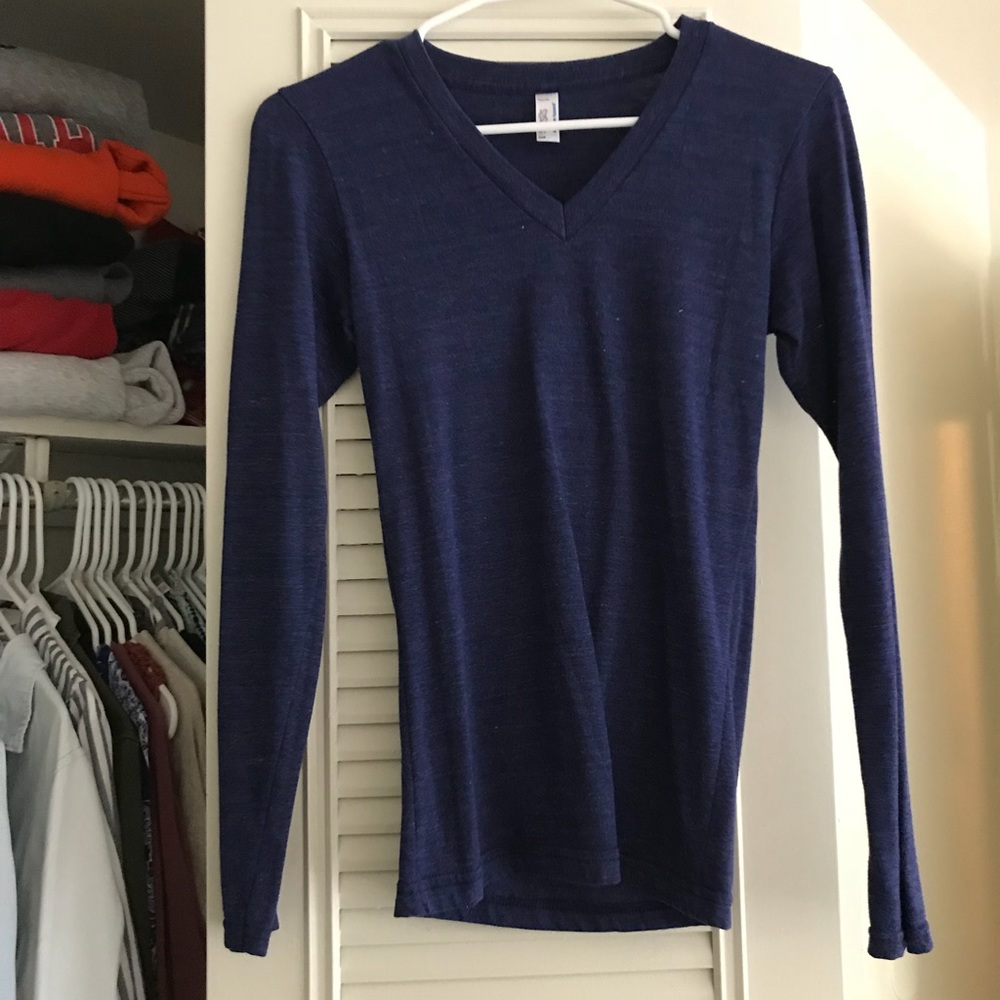 Navy long sleeve vneck tee
